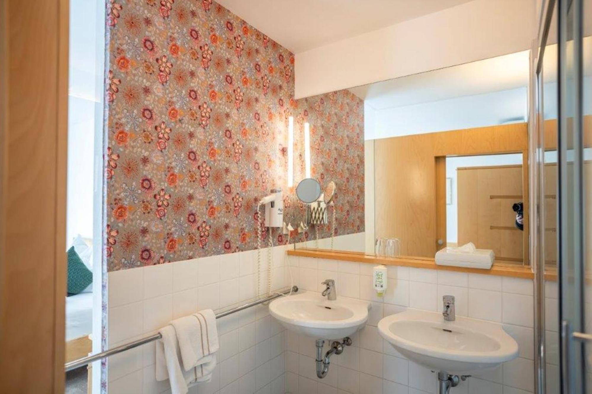 Hotel Klinglhuber كريمس ان دير دوناو المظهر الخارجي الصورة