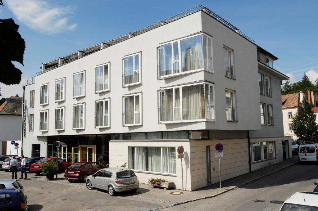 Hotel Klinglhuber كريمس ان دير دوناو المظهر الخارجي الصورة